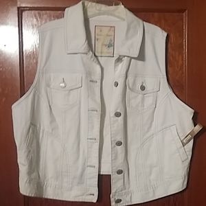 White denim vest. New